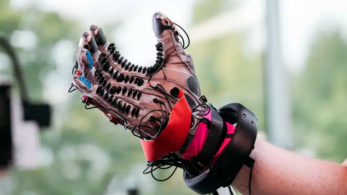 Top 5 VR Haptic Gloves